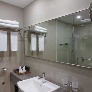Premier Room Return Airport Transfer & on Food & Beverage