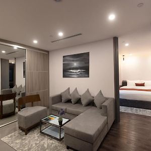 Executive Ocean View Suite Return Airport Transfer & on Food & Beverage